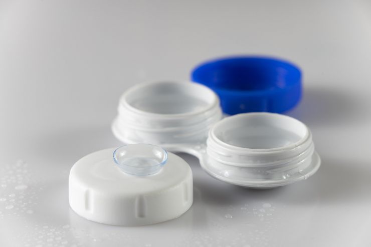 Contact lenses case, contact lense on top of case